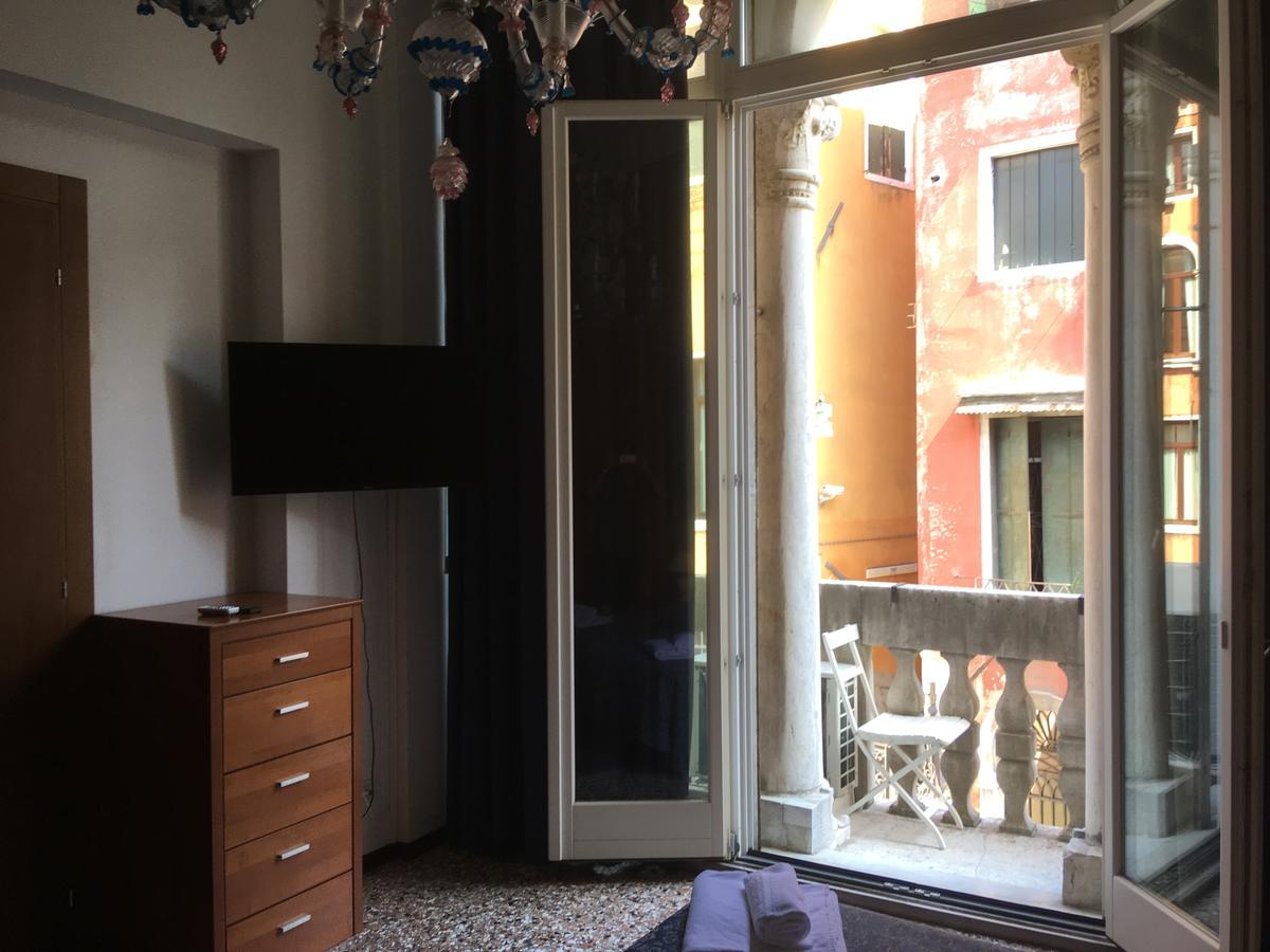 Chambre Double avec Balcon - Vue sur Canal